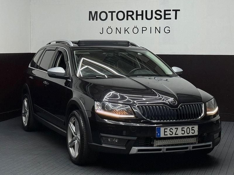 Svart Begagnad 2015 Skoda Octavia Scout Kombi | 104 800 kr (Marknadspris) - Bild 1/4