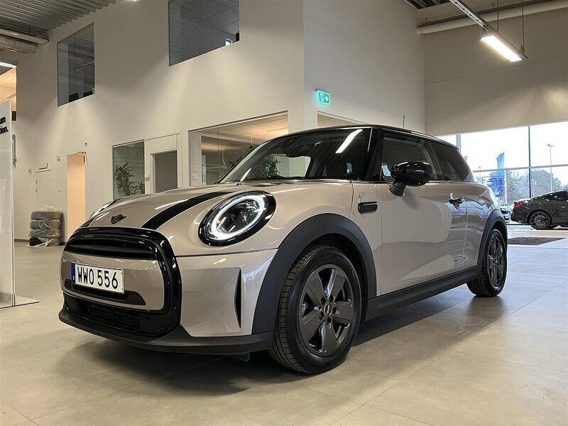 Midnight black metallic Begagnad 2021 Mini Cooper Halvkombi | 209 800 kr (Marknadspris) - Bild 1/4