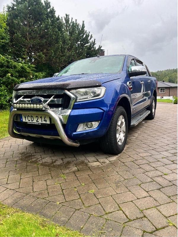 Blå Begagnad 2016 Ford Ranger Limited Pickup | 165 000 kr (Bra pris) - Bild 1/4