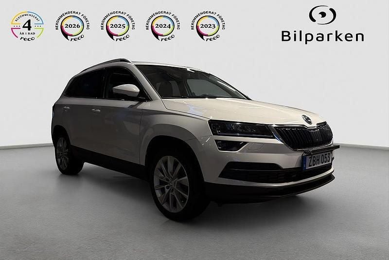 Vit Begagnad 2017 Skoda Karoq Business Line SUV | 139 990 kr (Marknadspris) - Bild 1/4