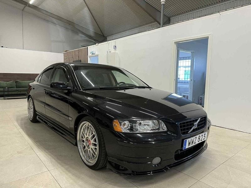 Svart Begagnad 2005 Volvo S60 Kinetic Sedan | 69 900 kr (Dyr) - Bild 1/4