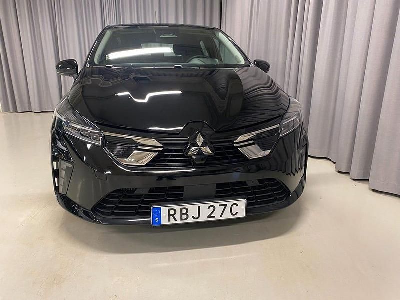 Begagnad Mitsubishi Colt Invite 91 HK (66 kW) 2024 Svart Halvkombi