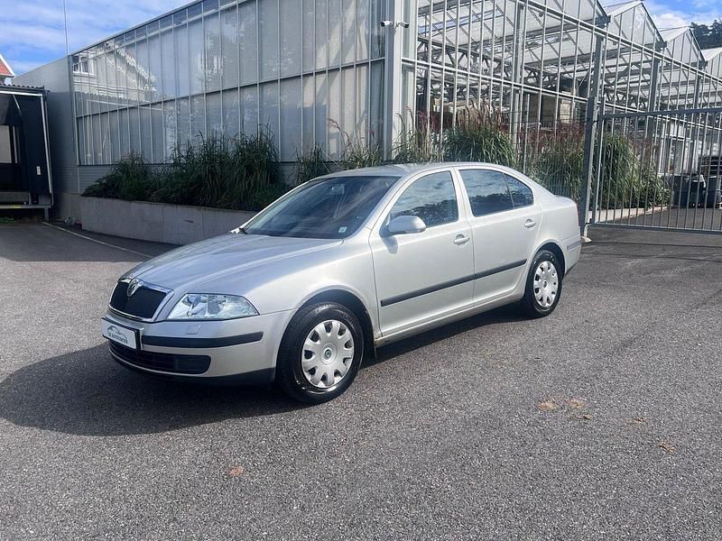 Silver Begagnad 2005 Skoda Octavia Halvkombi | 28 900 kr (Marknadspris) - Bild 1/4