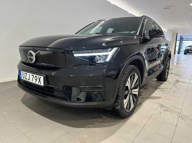 Svart Begagnad 2022 Volvo XC40 Core SUV | 339 500 kr (Marknadspris) - Bild 1/3