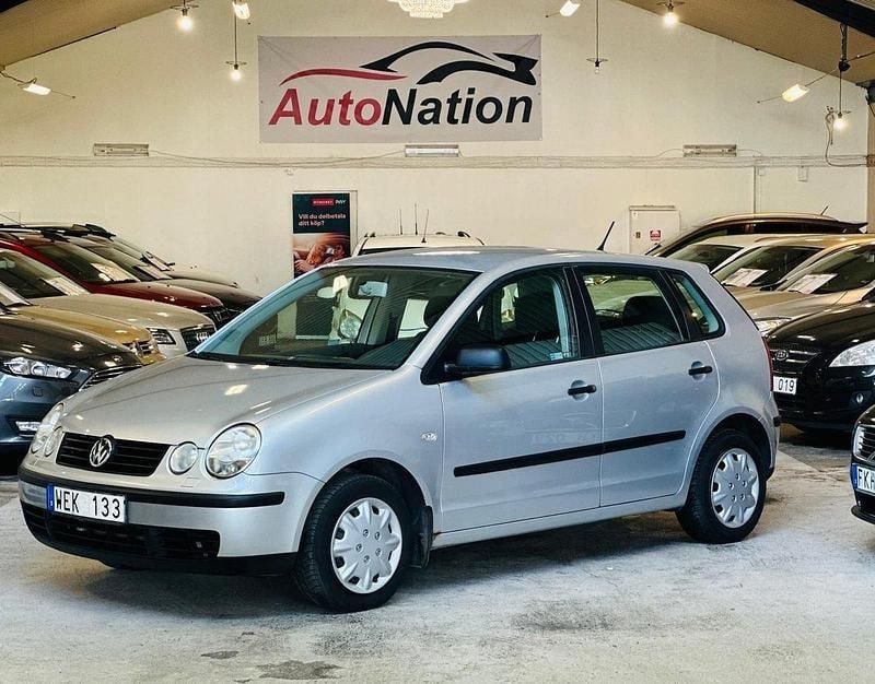 Silver Begagnad 2005 VW Polo Basis Halvkombi | 32 900 kr (Dyr) - Bild 1/4