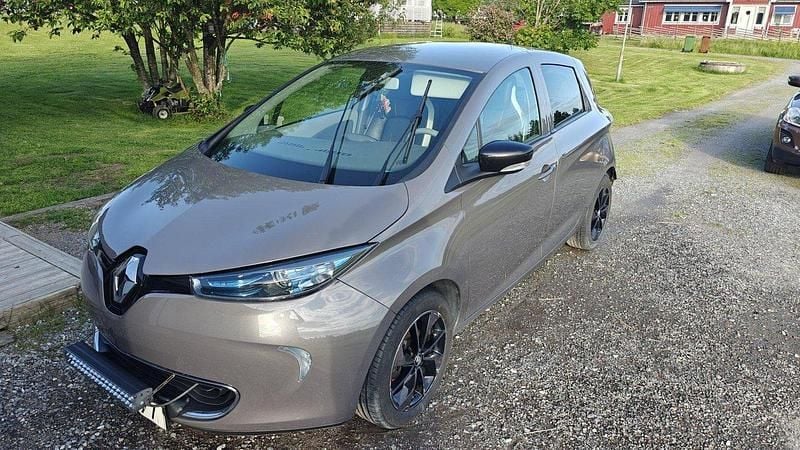 Brun Begagnad 2017 Renault Zoe Halvkombi | 95 000 kr (Marknadspris) - Bild 1/4