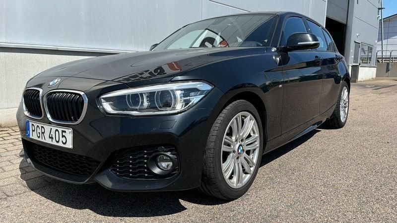 Svart Begagnad 2017 BMW 118 M Sport Halvkombi | 159 900 kr (Bra pris) - Bild 1/4