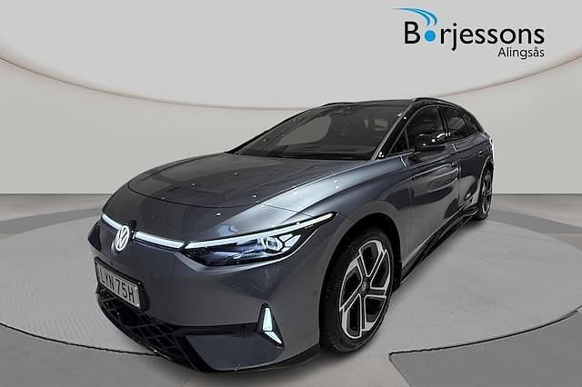 Ljusblå (blå) Ny 2025 VW ID.7 GTX Sedan | 710 900 kr (Marknadspris) - Bild 1/4