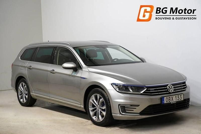 Silver Begagnad 2016 VW Passat GTE Kombi | 134 900 kr (Marknadspris) - Bild 1/4