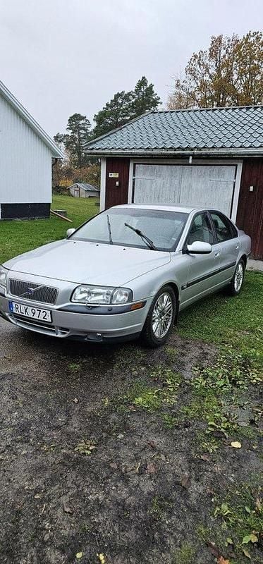 Grå Begagnad 2000 Volvo S80 Sedan | 20 000 kr (Marknadspris) - Bild 1/4