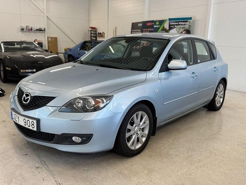Blå Begagnad 2006 Mazda 3 Inclusive Halvkombi | 37 000 kr (Superpris) - Bild 1/4