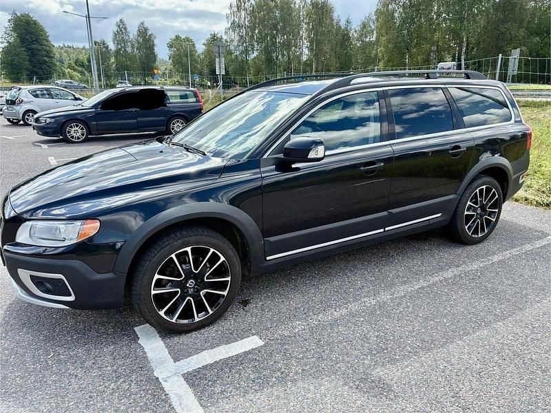 Svart Begagnad 2013 Volvo XC70 Momentum SUV | 120 000 kr (Superpris) - Bild 1/4