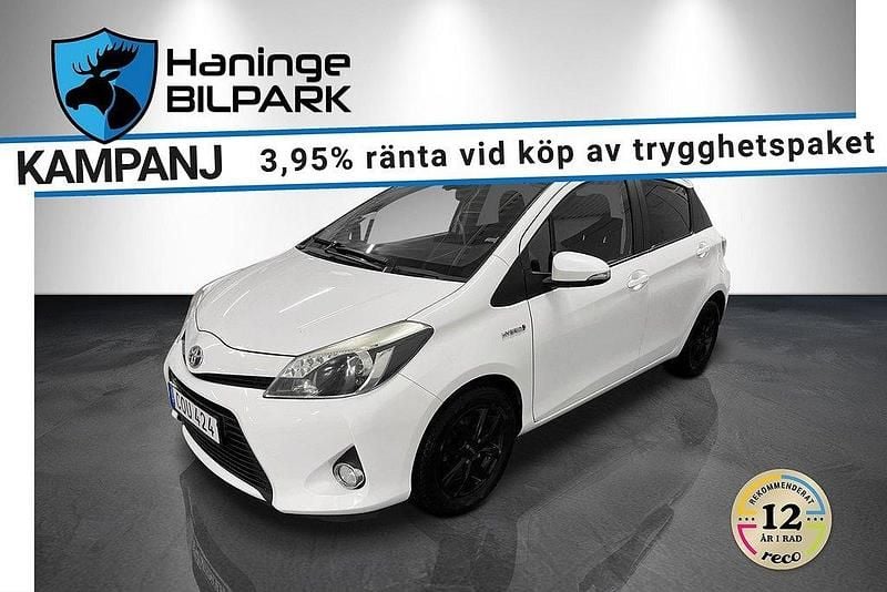 Vit Begagnad 2014 Toyota Yaris Hybrid Edition Halvkombi | 109 900 kr (Marknadspris) - Bild 1/2