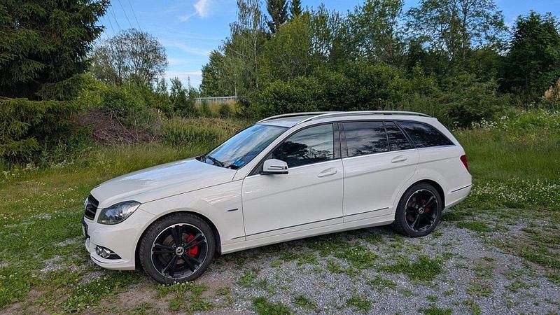 Vit Begagnad 2012 Mercedes C220 Kombi | 82 000 kr (Lite dyr) - Bild 1/4
