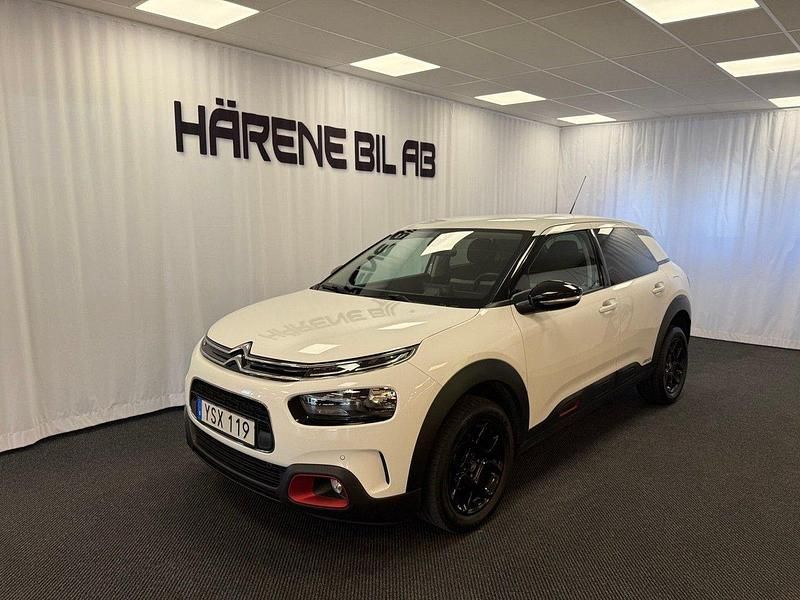Vit Begagnad 2018 Citroën C4 Cactus PureTech Halvkombi | 134 900 kr (Lite dyr) - Bild 1/4
