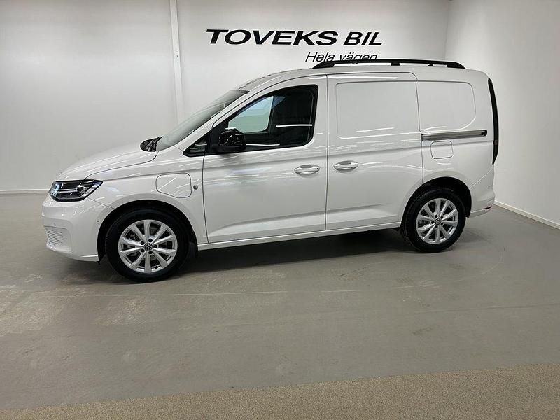 Vit (candyvit) Ny 2025 VW Caddy Minibuss | 603 125 kr (Dyr) - Bild 1/4