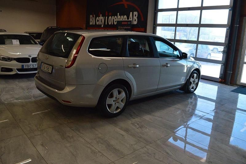 Begagnad Ford Focus 126 HK (92 kW) 2008 Grå Kombi