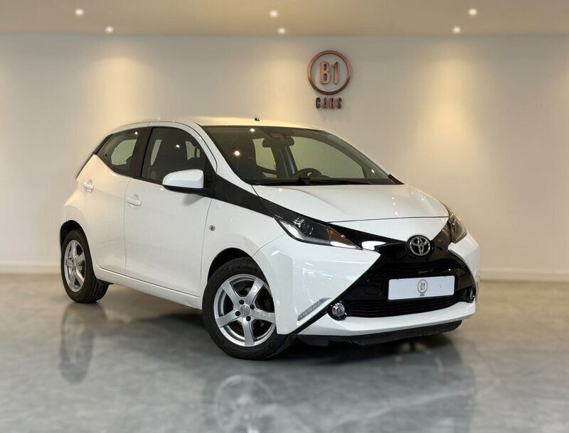 Begagnad 2018 Toyota Aygo X-play Halvkombi | 87 000 kr (Marknadspris) - Bild 1/4