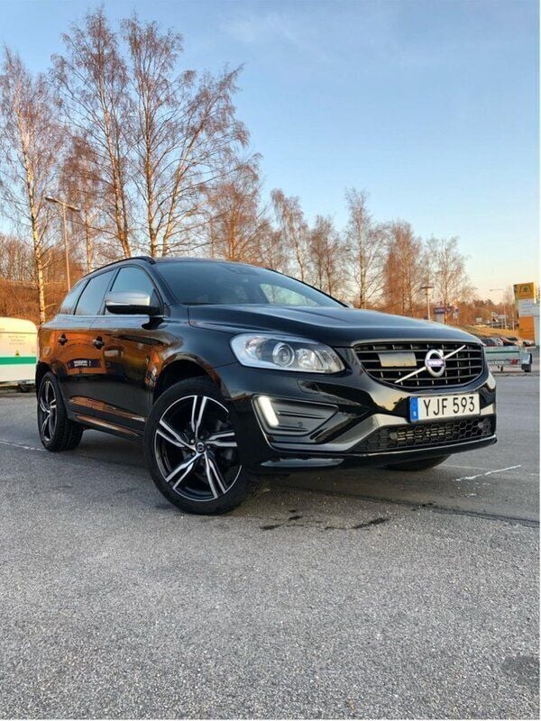 Svart Begagnad 2017 Volvo XC60 R-Design SUV | 229 000 kr (Marknadspris) - Bild 1/4