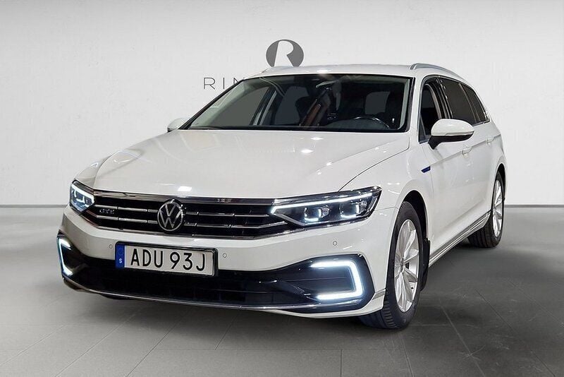 Vit Begagnad 2021 VW Passat GTE Kombi | 174 900 kr (Superpris) - Bild 1/3