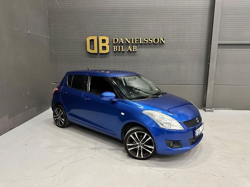 Blå Begagnad 2011 Suzuki Swift Halvkombi | 69 800 kr (Marknadspris) - Bild 1/4