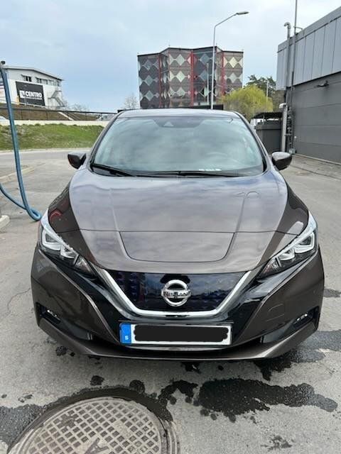 Brun Begagnad 2022 Nissan Leaf Halvkombi | 160 000 kr (Superpris) - Bild 1/4