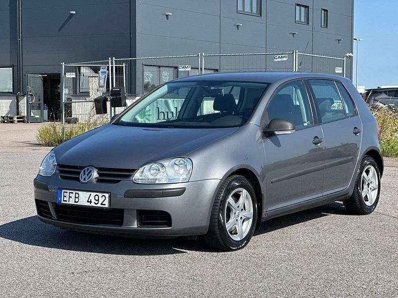 Mörkgrå (grå) Begagnad 2008 VW Golf VI Trendline Halvkombi | 28 900 kr (Superpris) - Bild 1/4