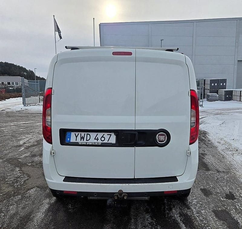 Begagnad Fiat Doblò 120 HK (88 kW) 2019 Vit Minibuss