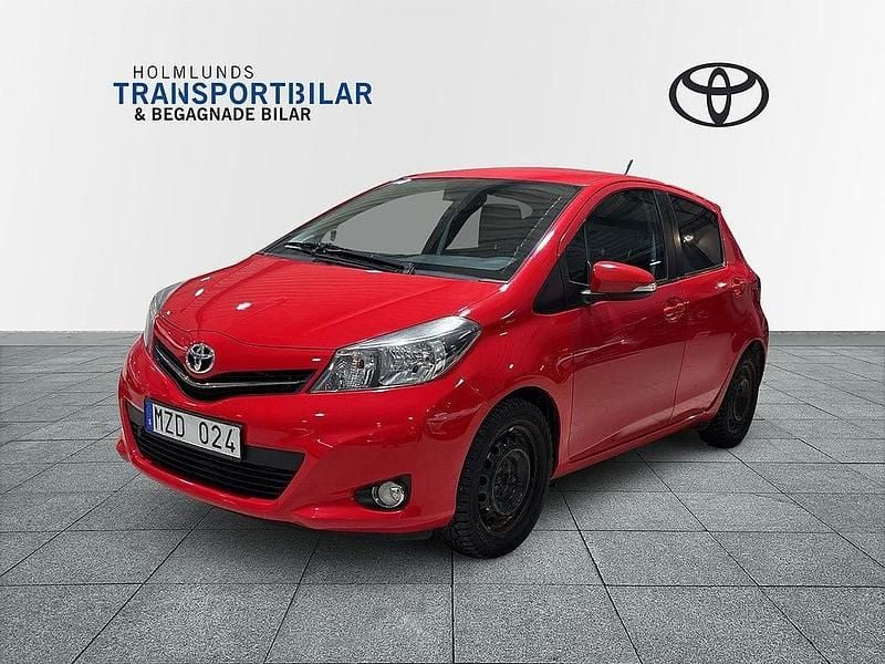 Röd Begagnad 2012 Toyota Yaris Style Halvkombi | 87 900 kr (Marknadspris) - Bild 1/4
