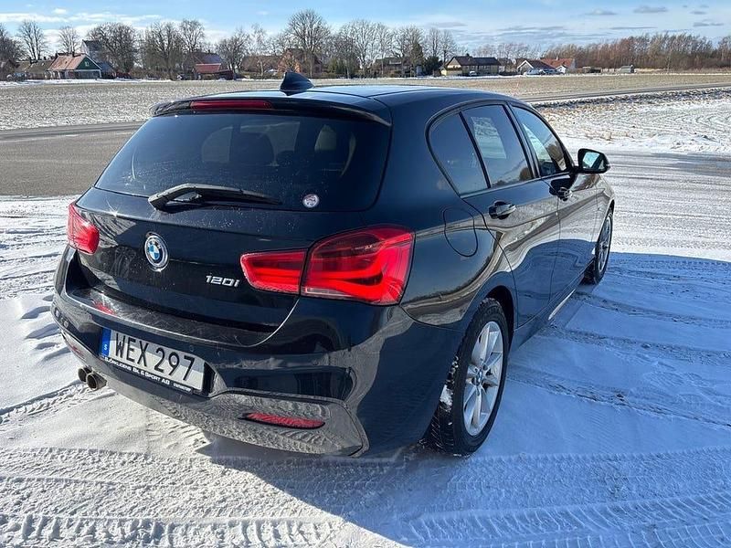 Begagnad BMW 120 M Sport 184 HK (135 kW) 2018 Svart Halvkombi