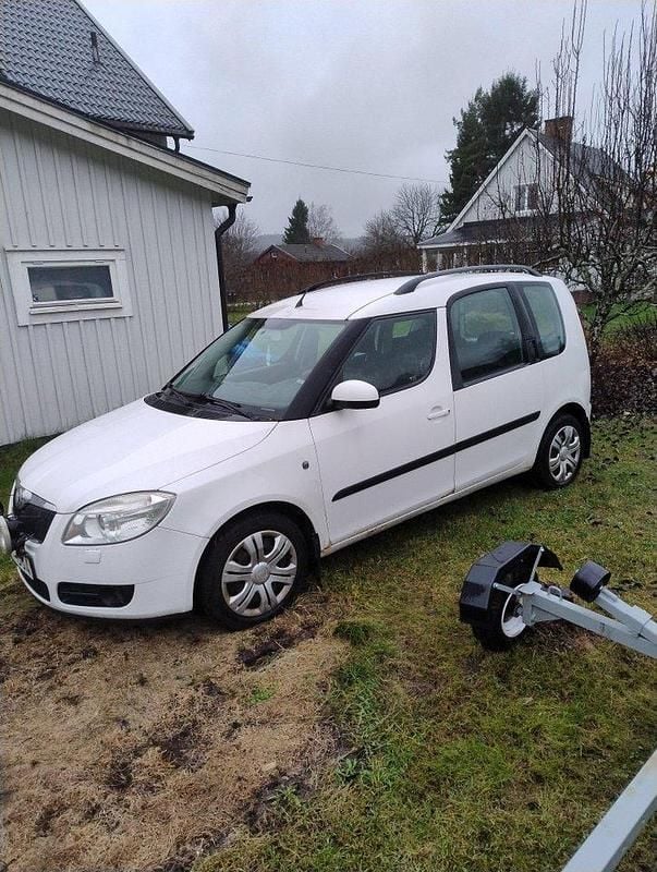 Vit Begagnad 2008 Skoda Roomster Minibuss | 12 000 kr (Marknadspris) - Bild 1/3