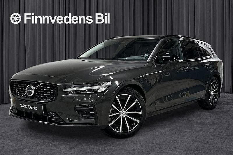 Grå Begagnad 2025 Volvo V60 Plus Kombi | 469 000 kr (Marknadspris) - Bild 1/4
