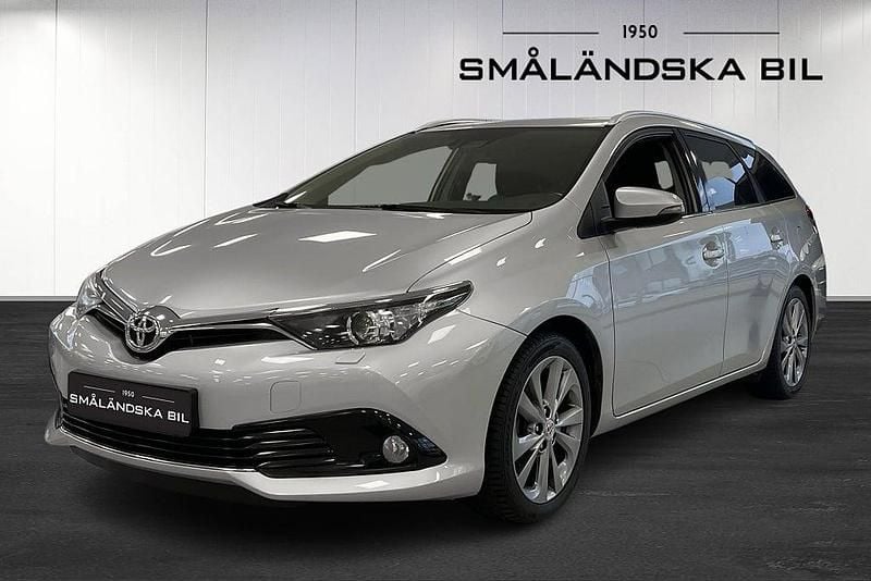 Silver Begagnad 2016 Toyota Auris Touring Sports Active Kombi | 89 000 kr - Bild 1/4