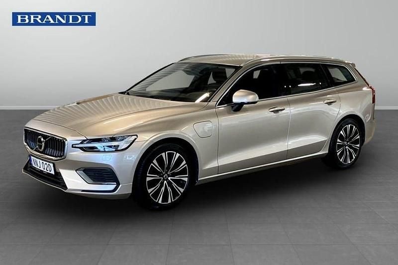 Grå Begagnad 2023 Volvo V60 Core Kombi | 379 900 kr (Marknadspris) - Bild 1/3