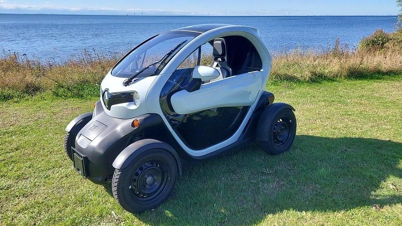 Begagnad 2019 Renault Twizy Urban Halvkombi | 49 900 kr - Bild 1/4