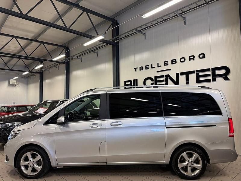 Begagnad Mercedes V220 Avantgarde 163 HK (119 kW) 2015 Silver Minibuss