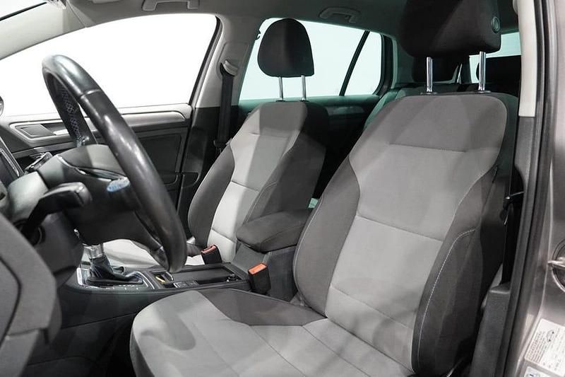 Begagnad VW e-Golf 85 kW (116 HK) 2015 Grå Halvkombi