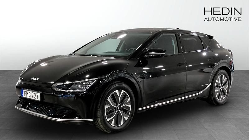 Svart (black) Begagnad 2023 Kia EV6 SUV | 524 900 kr - Bild 1/4