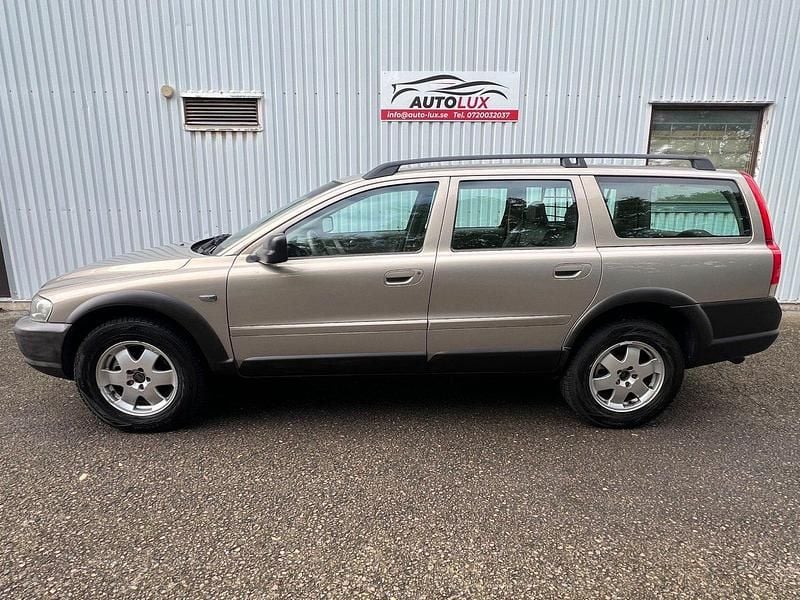 Ljusbrun (brun) Begagnad 2001 Volvo XC70 SUV | 89 900 kr (Dyr) - Bild 1/4