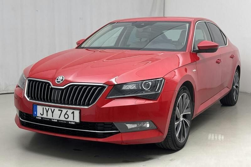 Röd Begagnad 2016 Skoda Superb | 194 800 kr - Bild 1/4