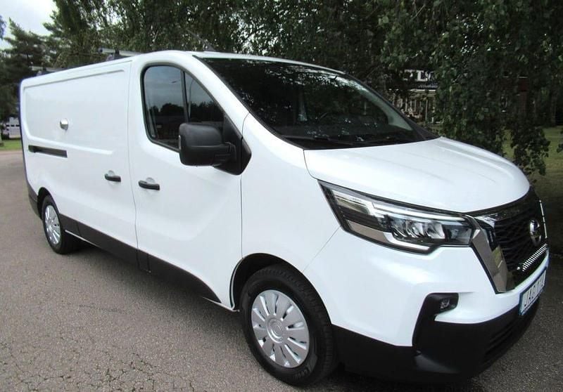 Vit Begagnad 2023 Nissan NV300 Van | 315 000 kr - Bild 1/4