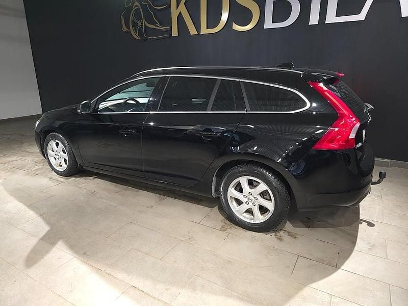 Begagnad Volvo V60 Momentum 136 HK (100 kW) 2014 Svart Kombi