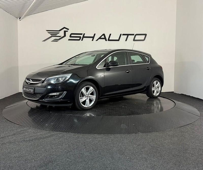 Svart Begagnad 2013 Opel Astra Sport Halvkombi | 89 900 kr (Lite dyr) - Bild 1/4