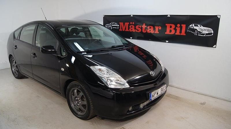 Svart Begagnad 2005 Toyota Prius Halvkombi | 39 900 kr (Marknadspris) - Bild 1/4