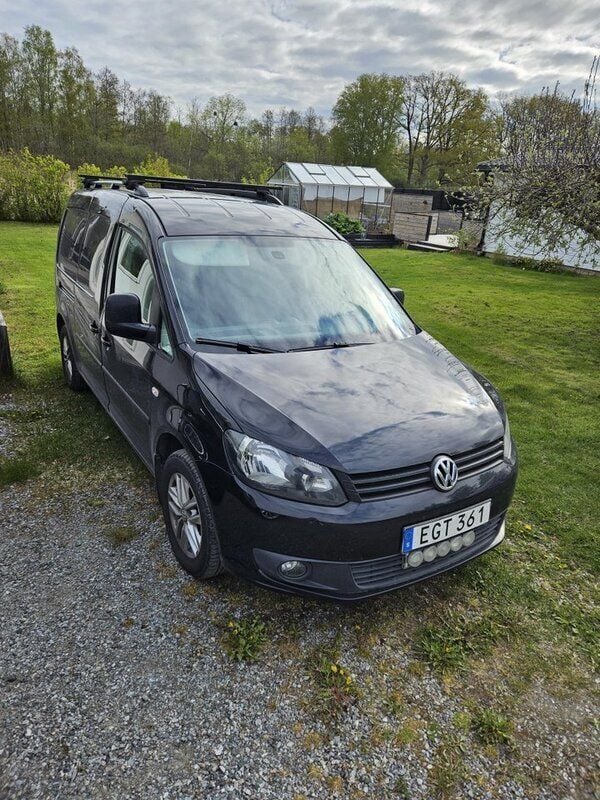 Svart Begagnad 2014 VW Caddy Maxi Minibuss | 95 000 kr (Marknadspris) - Bild 1/2