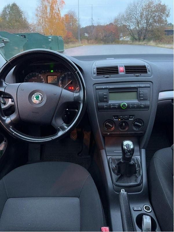 Brun Begagnad 2008 Skoda Octavia Kombi | 18 990 kr (Superpris) - Bild 1/4