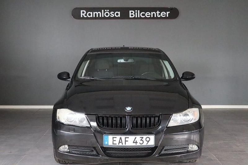 Begagnad BMW 318 Sport Line 130 HK (95 kW) 2006 Svart Sedan