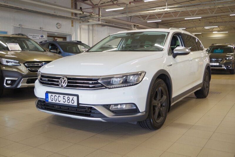 Vit Begagnad 2016 VW Passat Alltrack Kombi | 159 000 kr (Marknadspris) - Bild 1/4