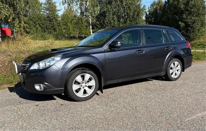 Grå Begagnad 2012 Subaru Outback SUV | 65 000 kr (Marknadspris) - Bild 1/4