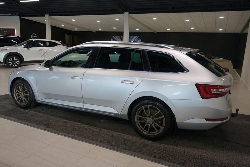 Begagnad Skoda Superb Business Line 190 HK (139 kW) 2019 Silver Kombi